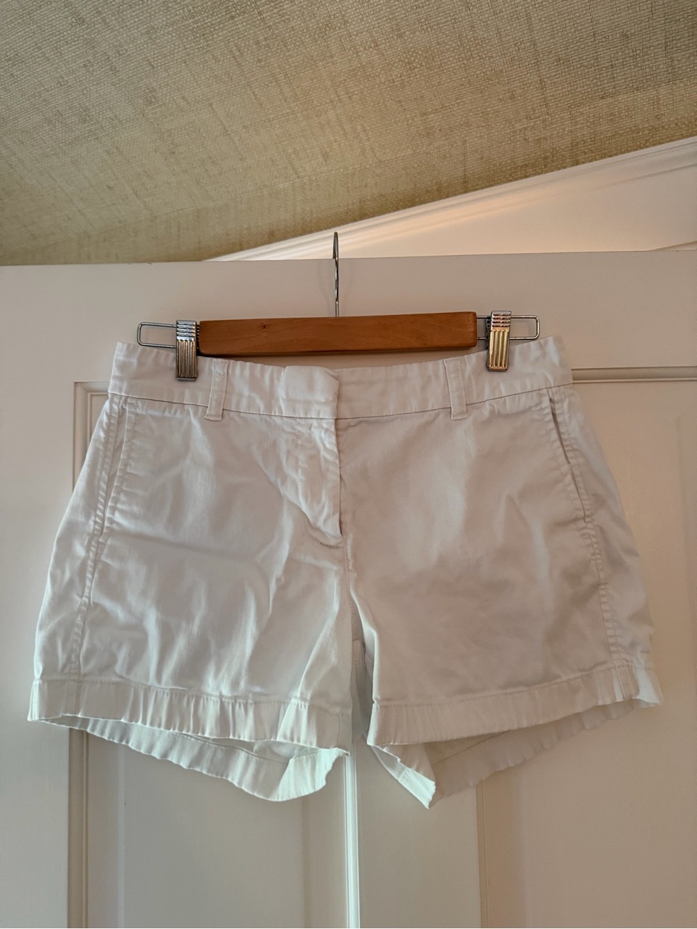 J. Crew - Classic Chino Shorts 3.5” in White, Size 2